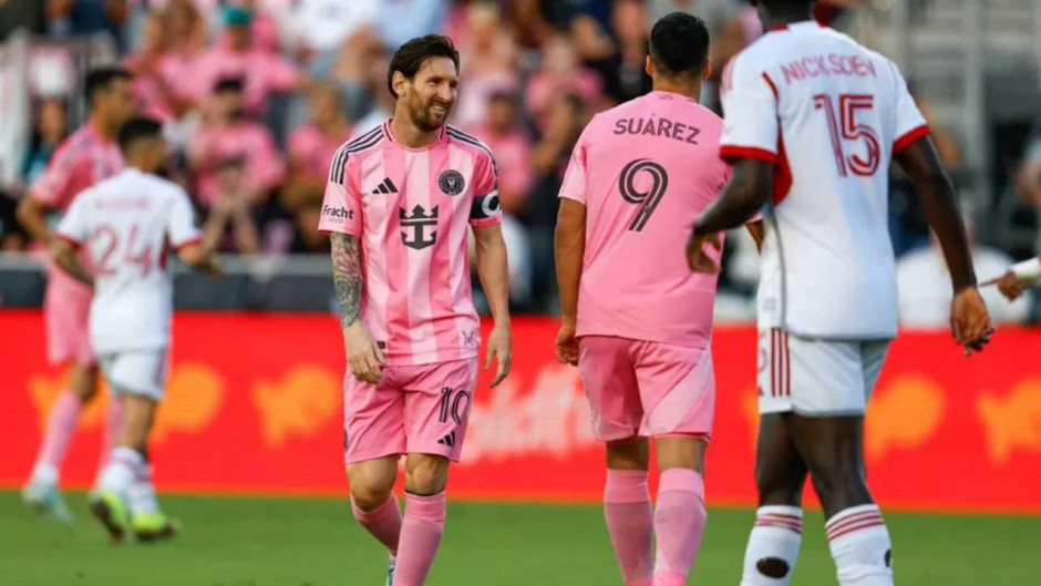 体育中国-那不勒斯险胜巴黎圣日耳曼，梅西扑点救主欧冠